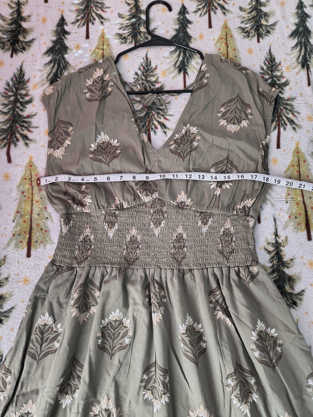 Old Navy Olive Printed V-Neck Smocked Midi Dress - Picture 6 of 11
